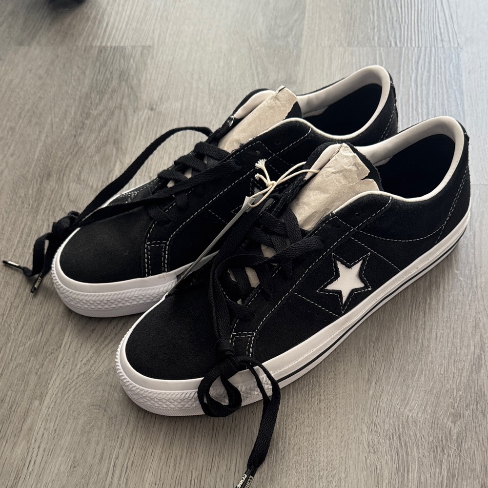 *NEW* Converse Black Sneakers with White Star